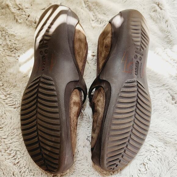 MARY JANE SUEDE BROWN CROCS SIZE 9 - Picture 9 of 10